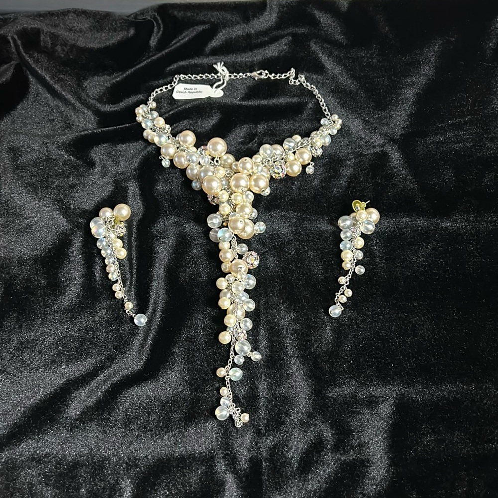 #1114  Stunning Vintage Set, Pearly Czechoslovakian Glass Necklace & Earrings